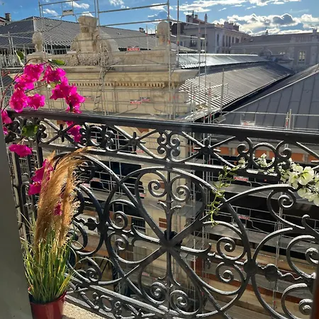 De Charme Avec Balcon Au Pied Des Commerces *
