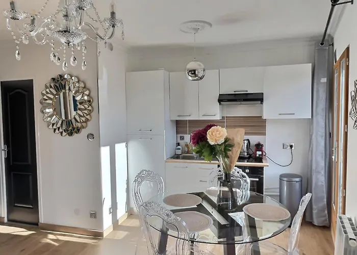 Διαμέρισμα De Charme Avec Balcon Au Pied Des Commerces Μπεζιέ